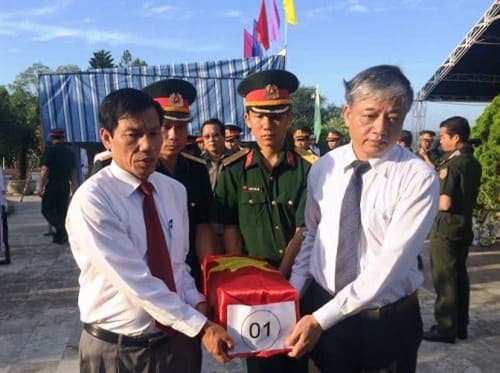 Thừa Thiên-Huế: Đón nhận và an táng 13 hài cốt liệt sĩ hy sinh ở Lào