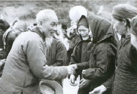 Tư tưởng nhân văn quân sự Hồ Chí Minh - Hệ giá trị nhân văn tự phát sáng (Bài 1)