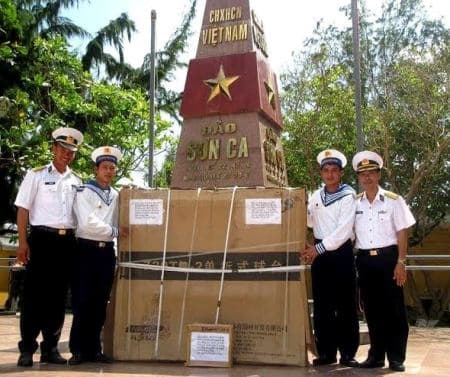 Đảo Sơn Ca tiếp nhận quà tặng từ người yêu Trường Sa