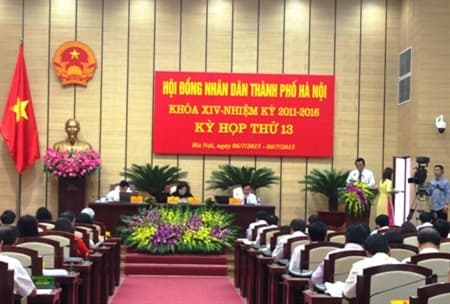 Chất vấn việc thiếu sân chơi, thiếu nước sạch