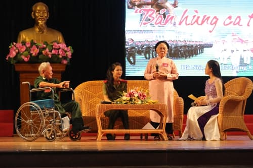 Chương trình giao lưu “Bản hùng ca tháng Tám”