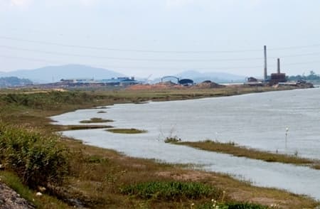 Đê sông Thương "chấn thương" vì lò gạch