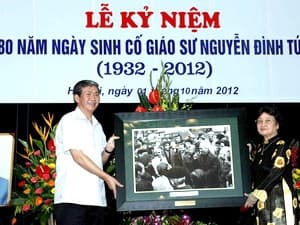 Kỷ niệm 80 năm Ngày sinh cố Giáo sư Nguyễn Đình Tứ
