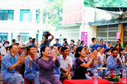 “Mang âm nhạc đến bệnh viện”