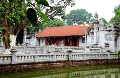 Linh thiêng giữa bạt ngàn lúa và hoa
