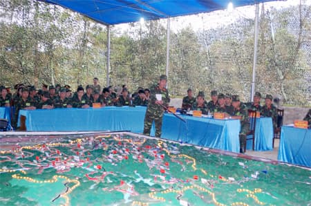 Diễn tập KVPT tỉnh Hòa Bình năm 2012: Chủ động thời bình, sẵn sàng “thời chiến”