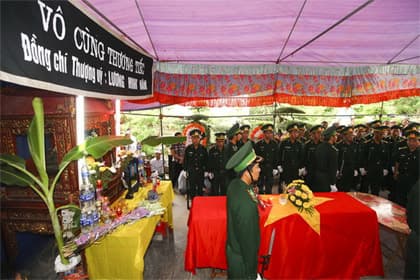 Tổng cục Chính trị chia buồn, thăm hỏi gia đình Thượng úy Lương Minh Năm