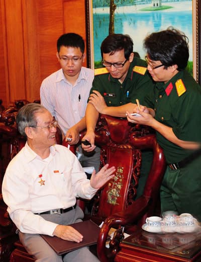 Nhà báo chiến sĩ “say nghề”