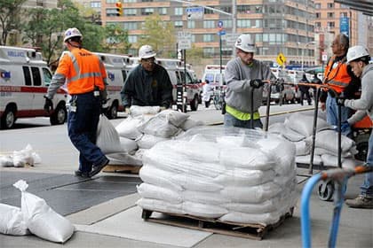 Nước Mỹ "tê liệt" vì siêu bão Sandy