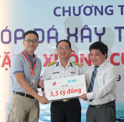 VNG và Quỹ VNIF tặng xuồng cứu hộ cho Trường Sa