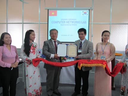 KOICA bàn giao phòng thực hành công nghệ thông tin hiện đại tại Huế