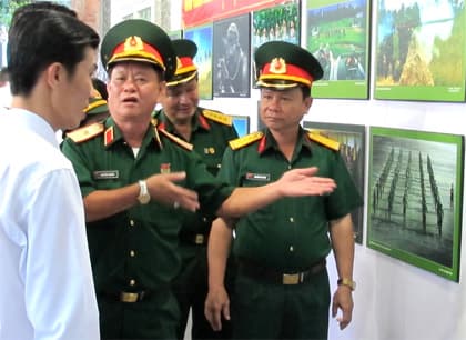 Triển lãm ảnh “Thời bình người chiến sĩ”