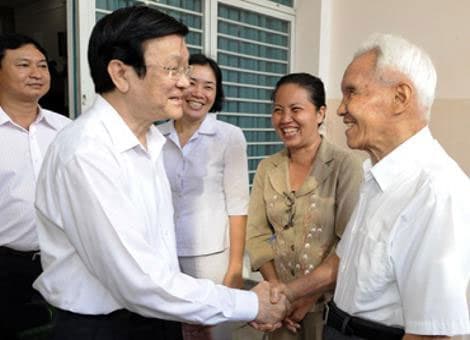 Chủ tịch nước Trương Tấn Sang tiếp xúc cử tri tại TP Hồ Chí Minh
