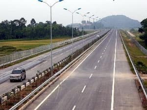 Kiểm tra, khắc phục các điểm lún, nứt trên đường cao tốc Cầu Giẽ - Ninh Bình