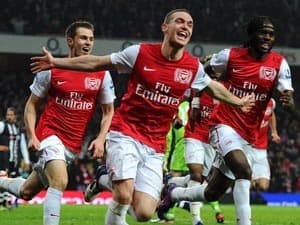 Arsenal áp sát top 3 sau màn ngược dòng kịch tính