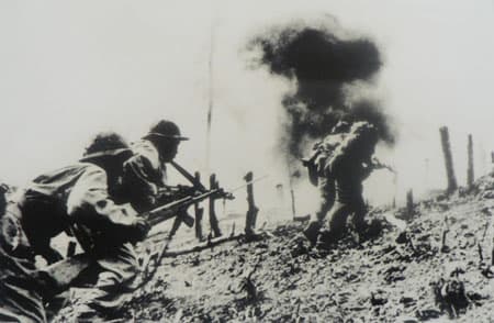 Nghi binh và giam chân đối phương