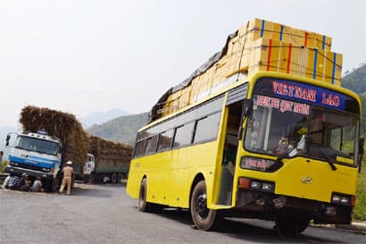 Kẹt xe hàng cây số trên đèo Mang Yang