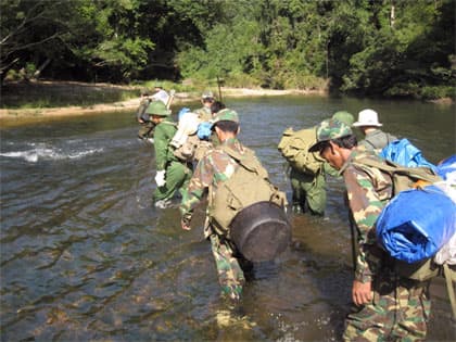 Những người lính bên dòng A Sáp