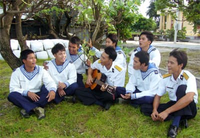 Hát cùng lính đảo
