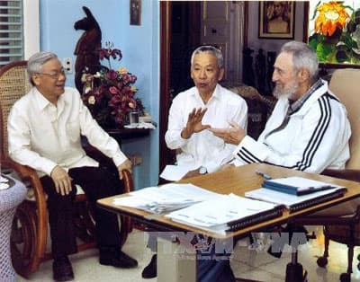 Tổng bí thư Nguyễn Phú Trọng thăm đồng chí Phi-đen Ca-xtơ-rô