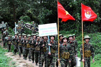 "Binh đâu cán đó khó mấy cũng qua"