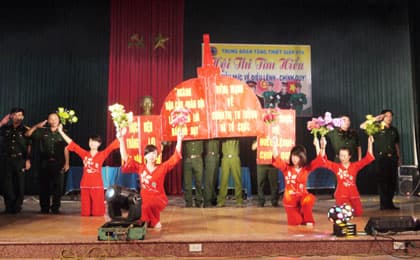 Điều lệnh - chính quy lên sân khấu