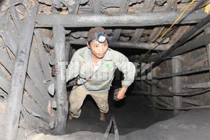 Sập mỏ than khai thác trái phép, 2 người chết
