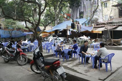 Sân chơi tập thể: Nay còn đâu?