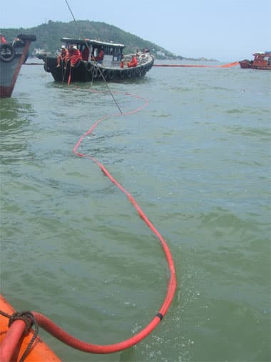 Hoàn thành việc hút dầu trong xác tàu Trường Hải Star