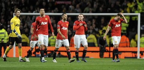 Đánh bại Man Utd, ManCity chiếm ngôi đầu