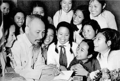 Người sống mãi trong tim thế hệ trẻ Việt Nam