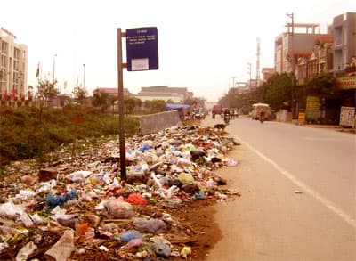 Rác đầy đường, môi trường ô nhiễm nặng