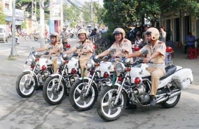 Tiếp nhận xe ô tô và mô tô cho cảnh sát giao thông