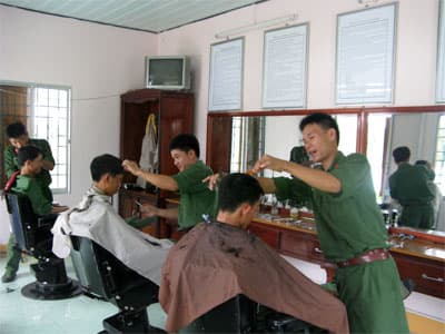Chính quy từ một góc con người