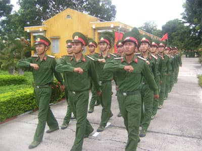 Xem chiến sĩ tập để rèn cán bộ