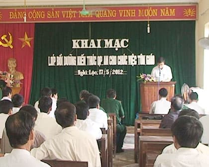 Bồi dưỡng kiến thức QP-AN cho chức sắc, chức việc tôn giáo trên địa bàn Quân khu 4 (Bài 2)