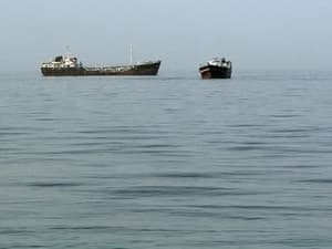 Iran lắp tên lửa tầm ngắn cho tàu ở Eo biển Hormuz