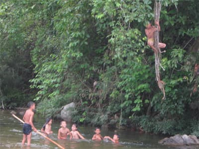 Sân chơi cho trẻ em vùng cao