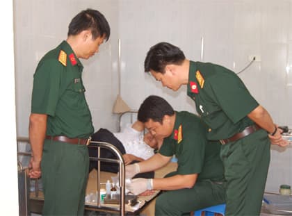 Các thầy thuốc quân đội ở Trường Sa