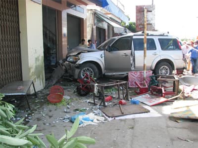 Kinh hoàng xe điên tông chết 7 người, làm 3 người bị thương