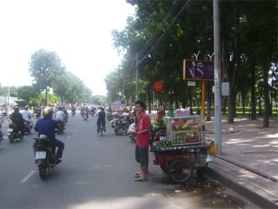 Sớm trả lại lòng đường cho các phương tiện giao thông