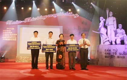 Chương trình giao lưu nghệ thuật “65 năm - Khúc tráng ca người chiến sĩ”: Nhân lên việc làm tri ân
