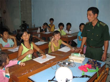 Thắp sáng niềm tin cho trẻ em nghèo
