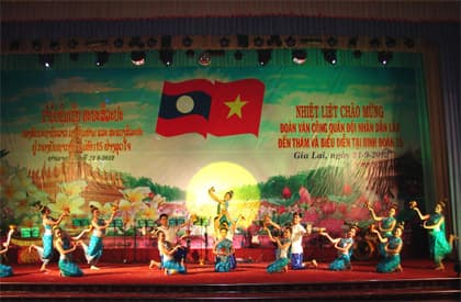 “Đất nước Việt Nam, Bác Hồ kính yêu luôn trong trái tim chúng tôi”