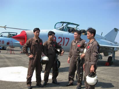 Đặt ra yêu cầu cao cho phi công và đội ngũ phục vụ