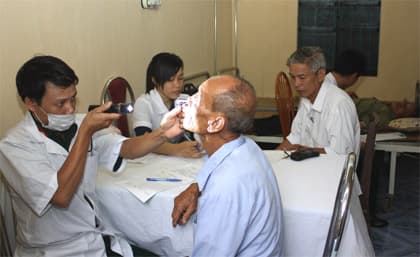 Giúp dân để học làm dân vận