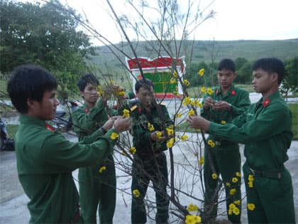 Xuân thắm tình cá - nước