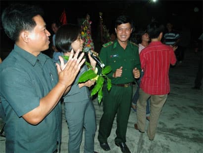 Người đan “phên giậu” biên cương