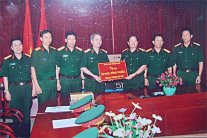 Vui và bận ở một "Xí nghiệp nhà binh"
