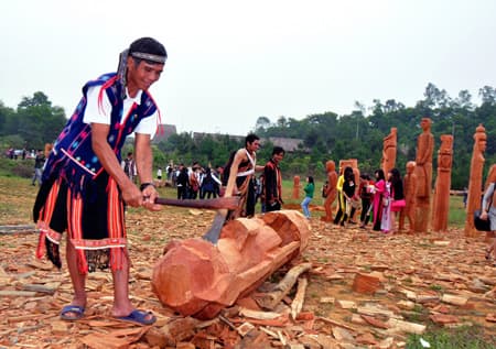 Khai mạc Trại sáng tác Điêu khắc Tây Nguyên